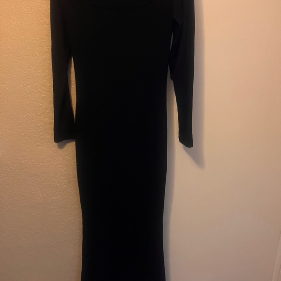Elegant Black Long Sleeve Dress - Picture 2 of 7